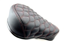 Edler Sattel schwarz mit roten