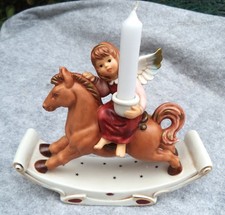 Goebel Porzellan Weihnachten Figur,  Engel auf Schaukelpferd, Kerzenhalter