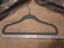 Kleiderbügel klein grau Samt