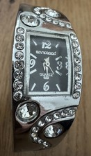 Damenuhr Quarz Damen Uhr Design Modern Spangenuhr Edelstahl silberfarben Strass