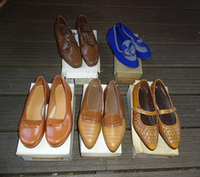 Konvolut Original alte Kinderschuhe Schuhe Puppe Vintage Deko Laden Film Gr. 33