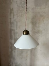Antike französische Bistro Leuchte mit konischem Opalglas, Deckenlampe