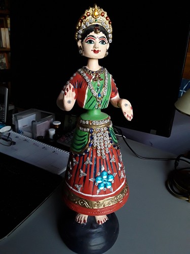 Tanzende puppe traditionell - tanzende,