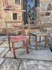 Paar alte antike Kinderstühle aus einem Kindergarten schöne Patina Miniatur