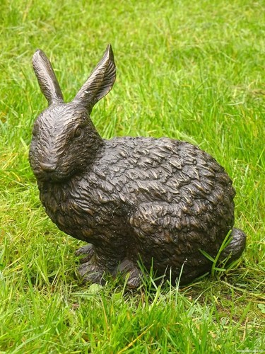 Bronzefigur feldhase hase - feldhase,