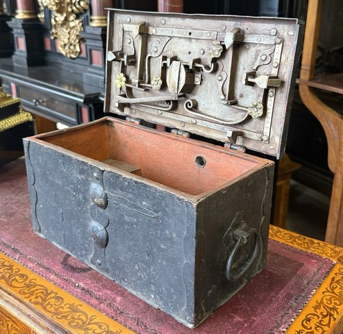 Kleine eisentruhe miniatur - kleine,