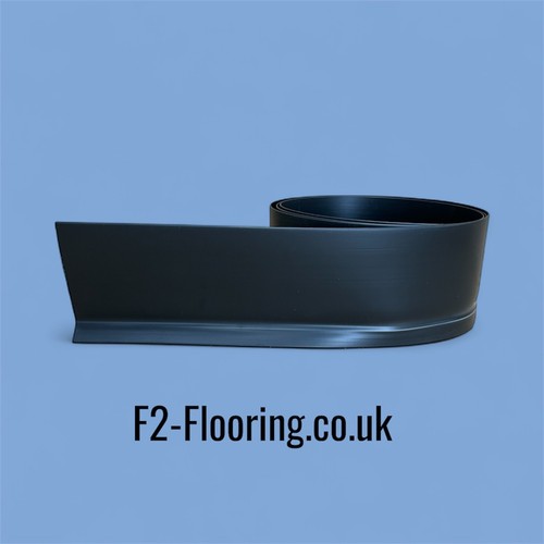 Schwarze pvc sitzsockelleiste - schwarze, pvc-sitzsockelleiste