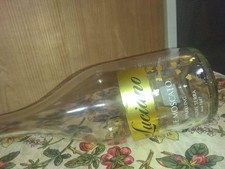 Leere Schnapsflaschen Luciano