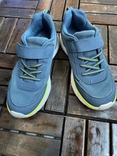 Sneaker/ Hallenschuhe von