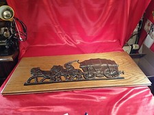 Altes Relief Metall Guss Holz