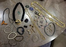 Modeschmuckkonvolut aus Omas Schatulle