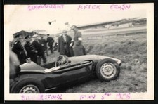 Fotografie Auto Rennwagen nach einem Crash in Silverstone 1956 