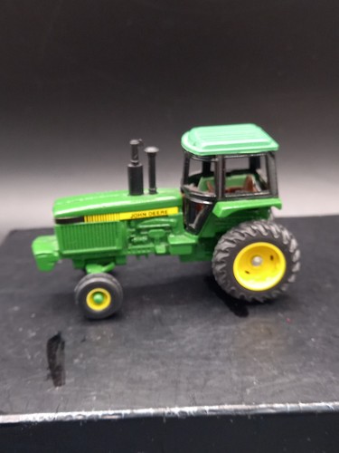 Ertl john deere - 1:64,