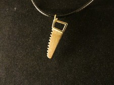 Säge Anhänger mit Kette 24 Karat Vergoldet Werkzeug Wald Forst Fuchsschwanz Gold