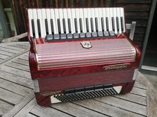schönes großes Akkordeon Weltmeister Gigantilli V: 4 Chöre 120 Bässe 11 Register