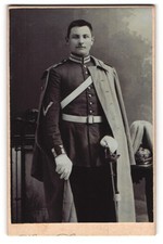 Fotografie Bruno Grupe, Berlin, Portrait preußischer Soldat in Garde Uniform mi 