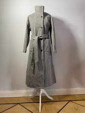 Langer Grauer Wollmantel mit