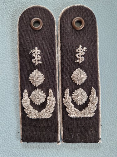 Schulterklappen