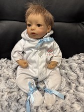 Lebensechte Babypuppe