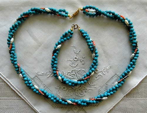 Altes reihiges collier - collier,