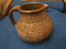 schöner kleiner Krug aus