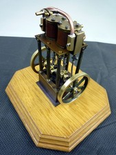 Alte englische 6-Säulen-Dampfmaschine