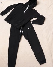 Schwarzer Nike Jogginganzug