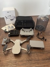 Dji mini 2 Drohne Inkl. 2 Akkus, Tasche, Kleine Vitrine Usw. Grosses Paket Set