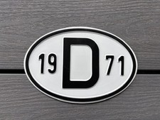 D Schild 1971 -- Deutschland -- Oldtimer VW Käfer Opel Kadett Ford BMW 2002 DKW