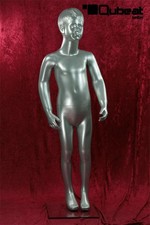 Schaufensterpuppen Junge mit