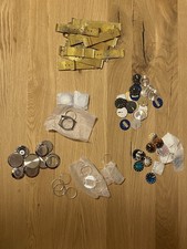 Konvolut Aus Uhrmachernachlaß Ersatzteile Zifferblätter Gehäuse Armbänder