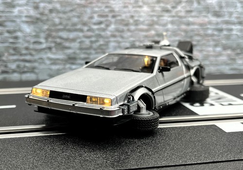 Flying delorean back - 1/32, to