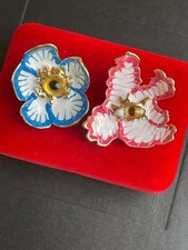 Signierte Schiaparelli asymmetrische Blumenohrringe 