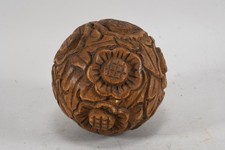 N92C36- Holzschnitzerei Zierteil Kugel mit Blumenrelief