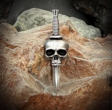 TOTENKOPF UND DOLCH