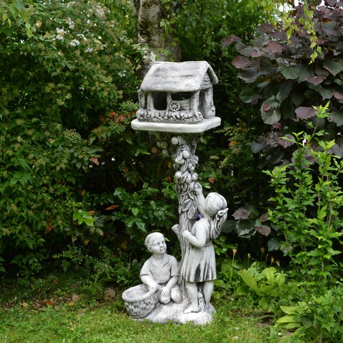 Junge mädchen vogelhaus - mädchen,