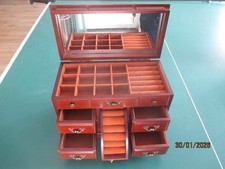 Vintage Schmuckschränkchen im