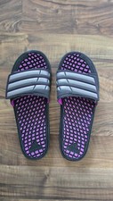 Adidas Slides Badeschuhe UK 10 Damen (42/43) lila/schwarz Pantoletten