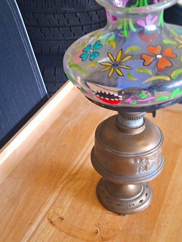 Petroleumlampe mit bemaltem