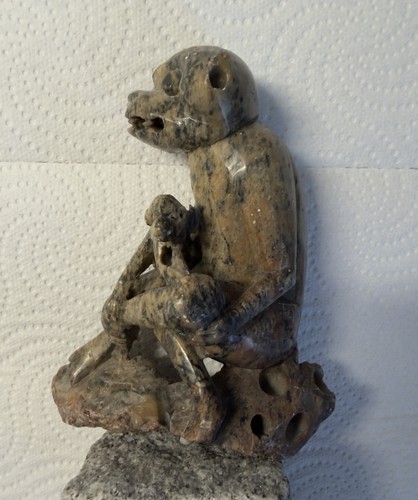 Alte steinfigur affe auf - steinfigur,