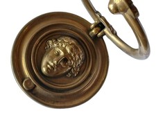 Dekorativer Türklopfer aus