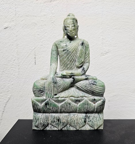 Buddha aus jade - -, ca