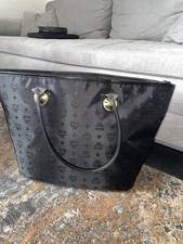 MCM Damen Umhängetasche Schwarz