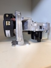 Vissmann Vitodens 300  VBC-130 Gebläse Mit Gasarmatur 