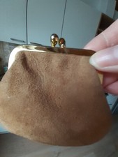 niedliches Portemonnaie Geldbörse Etui beige Klippverschluß Beutelchen Wildleder