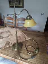Alte Lampe im antik-Stil Messing Tischlampe Schirm beige Glas