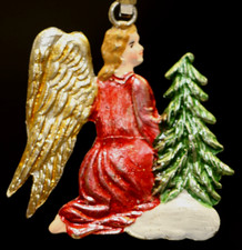alter Christbaumschmuck Engel mit Tannenbaum  Zinn fein bemalt