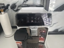 Kaffemaschine mit mühle und - kaffemaschine,