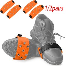 Ein Paar Schuhspikes Winter