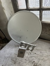 Satellitenschüssel weiß mit